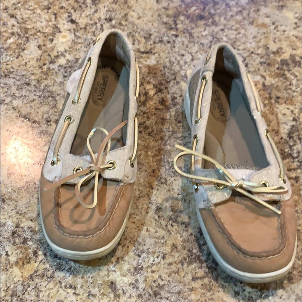 Super cute Sperrys !! Gold glitter